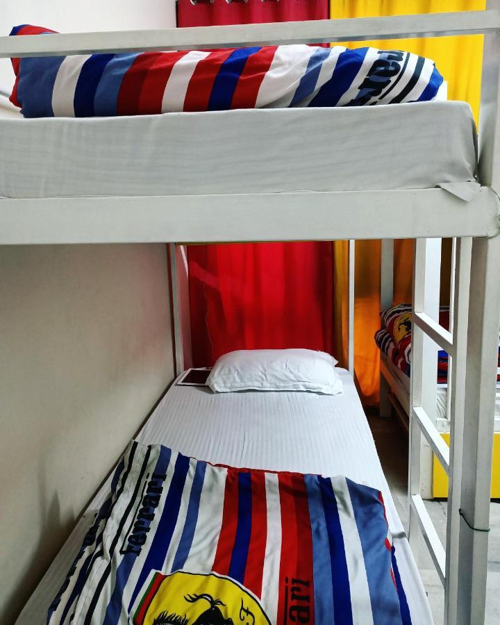 The Desire Hostel New Delhi Eksteriør billede
